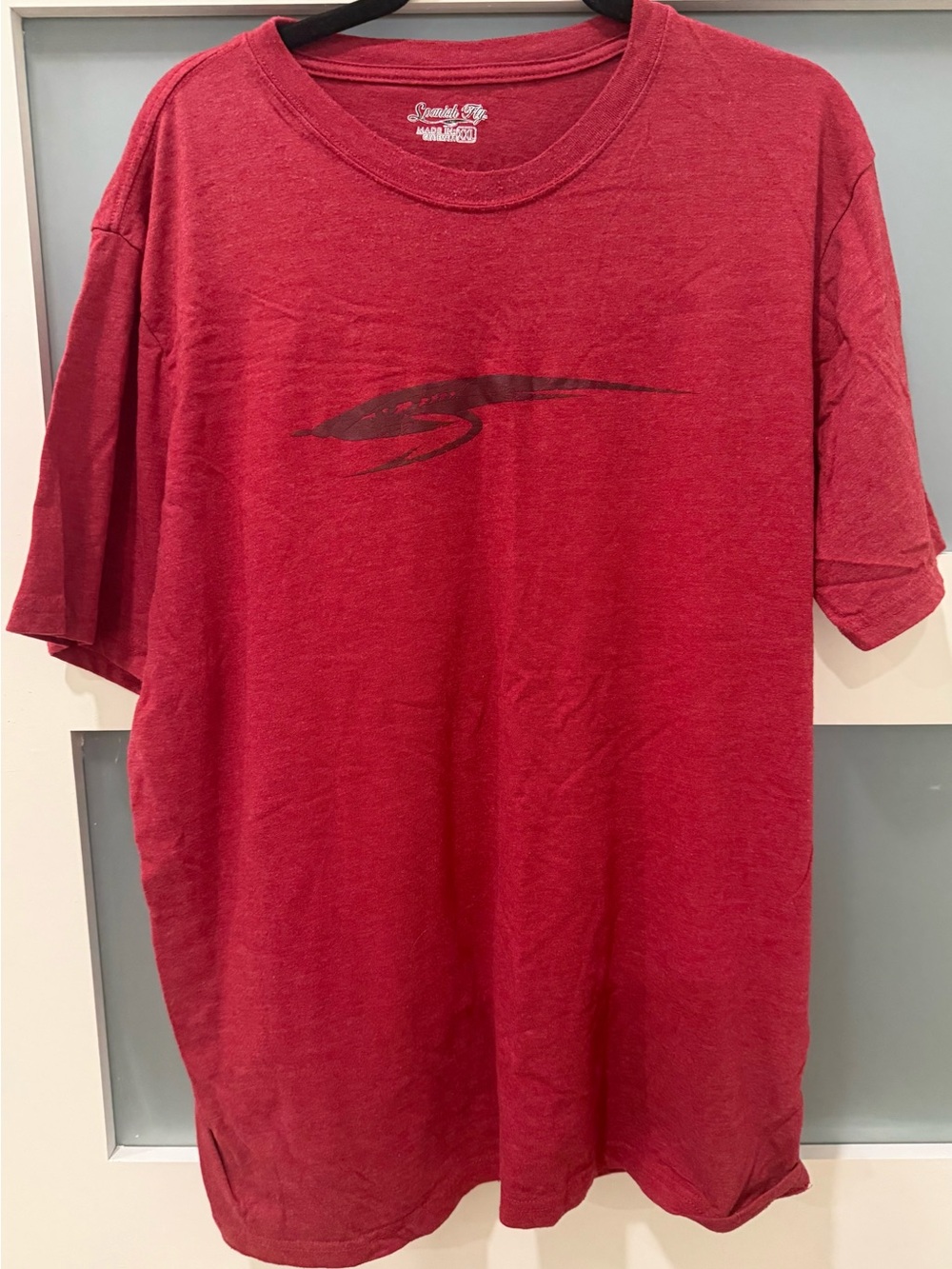 Spanish Fly fishing Red Graphic Men’s T‑Shirt
